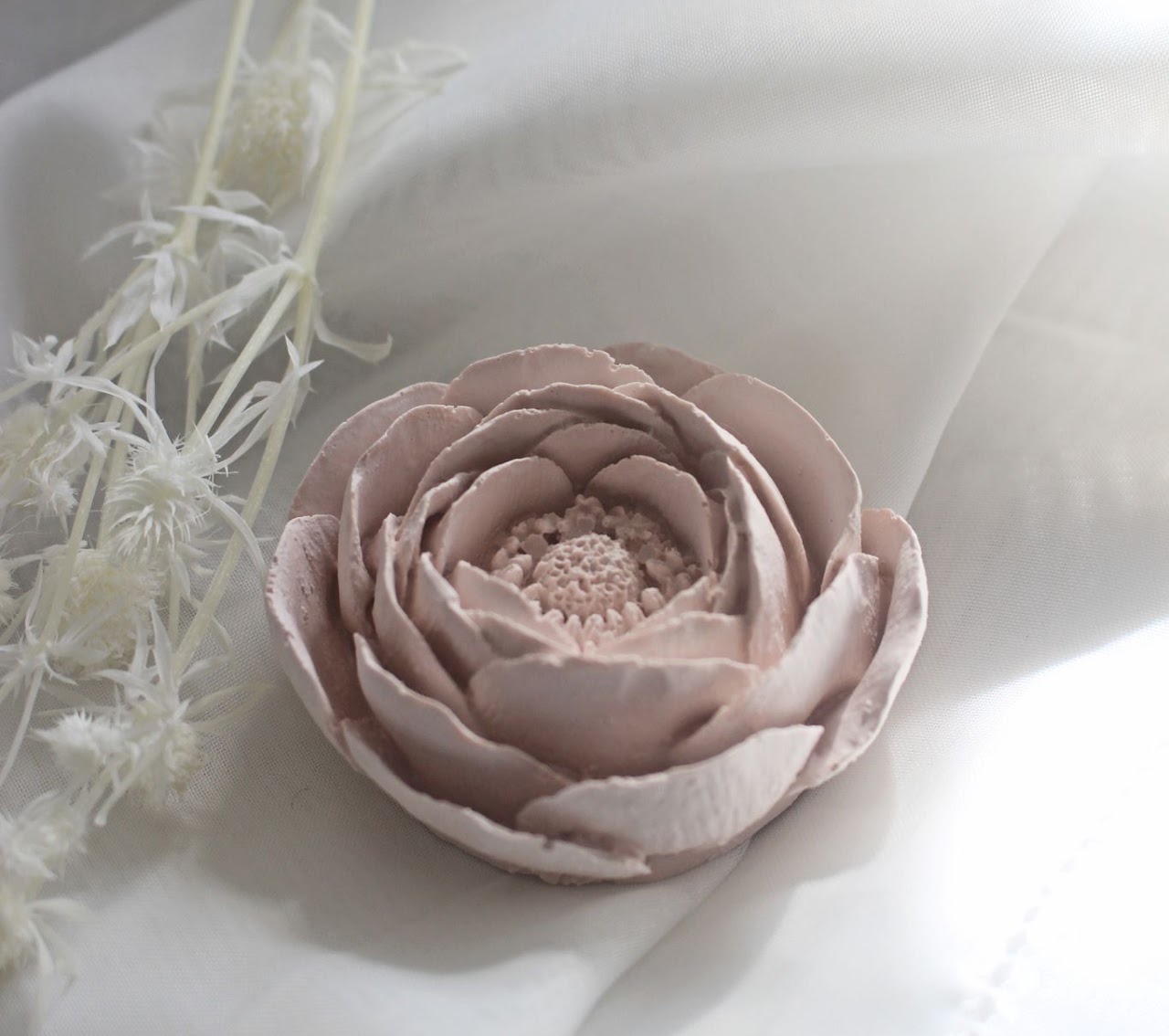 Flor de gesso perfumado em tom rosa
