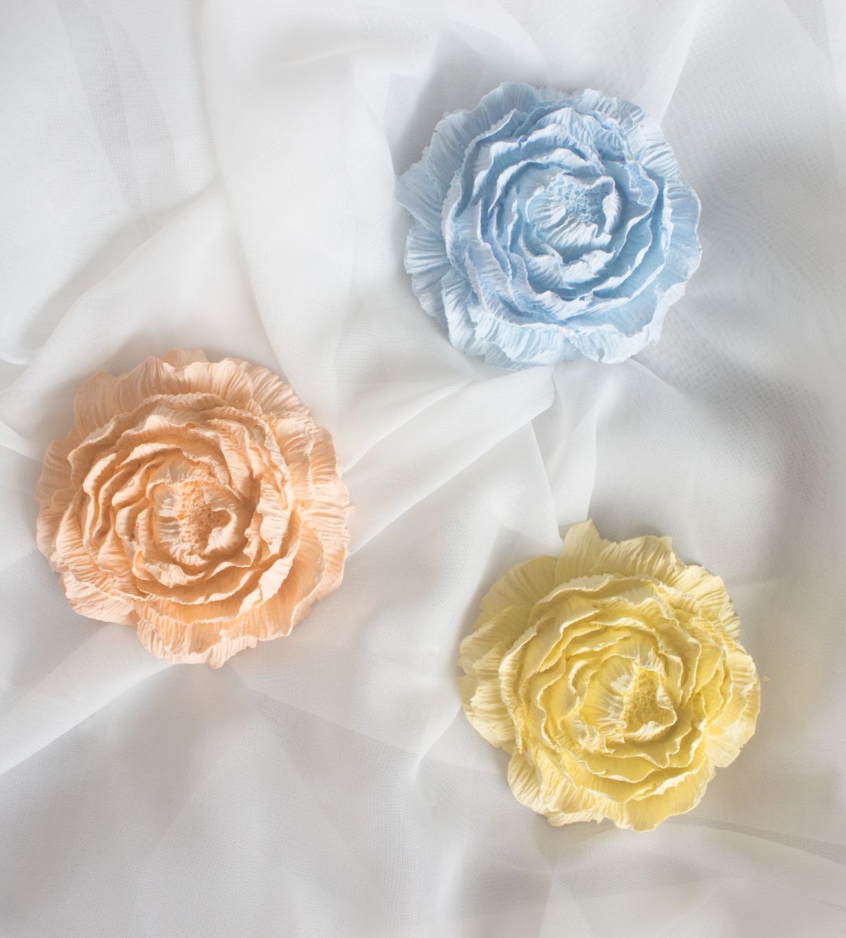 Flores artesanais perfumadas em diferentes cores
